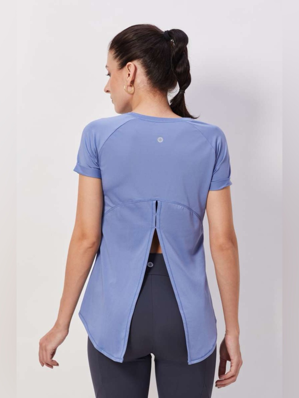 SEEQ All Tied Up Light Blue Periwinkle Split-Back Active Tee Size Medium NWOT‎